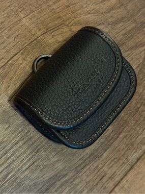 coach clippable pouch
